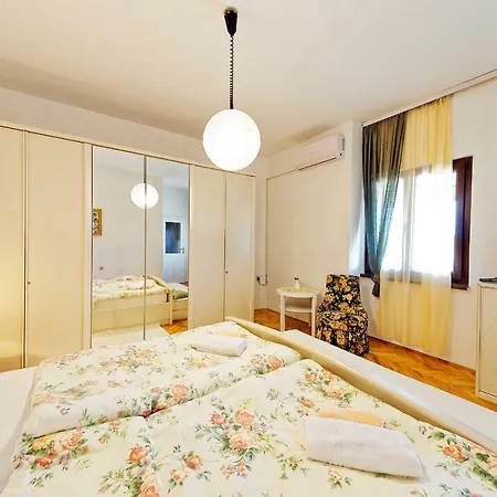 Kota House Apartment *